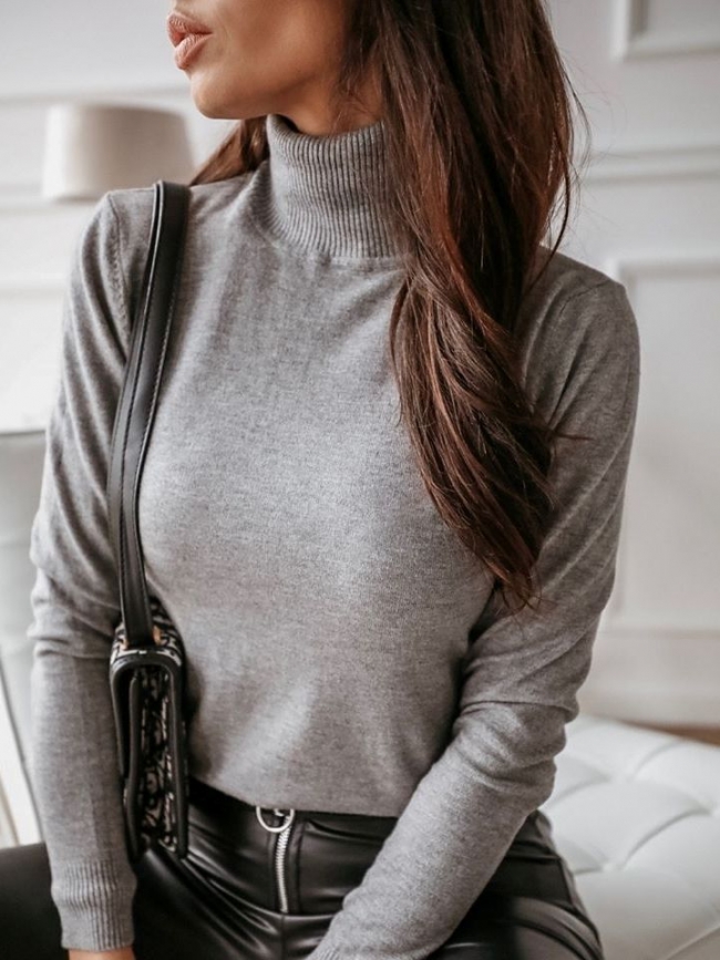 TRISHA GREY TURTLENECK