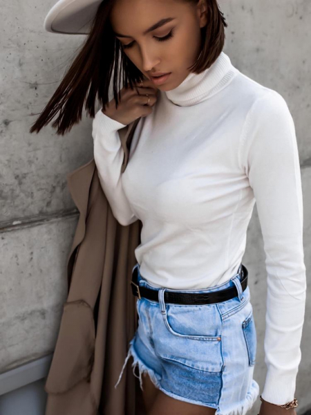 TRISHA WHITE TURTLENECK