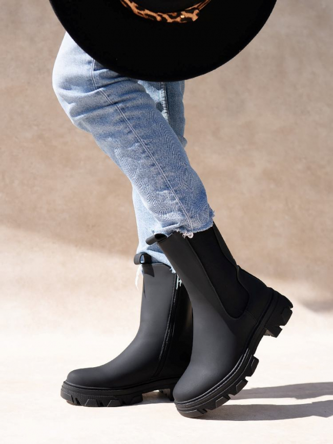 NEVES BLACK MATTE BOOTIES