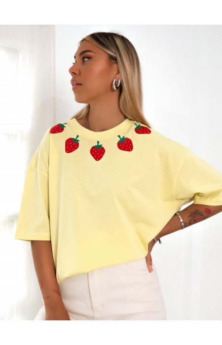 YELLOW TSHIRT WITH STRAWBERRIES - CHEESECAKE