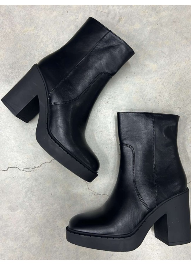 LEATHER BLACK BOOTIES - SOLVIA