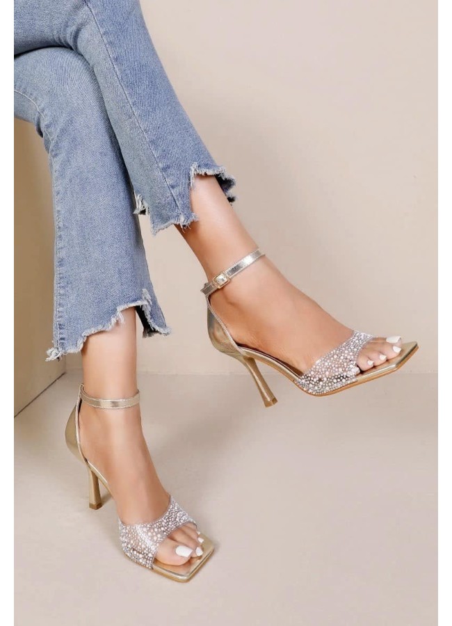 GOLD HEELS - PRETTY